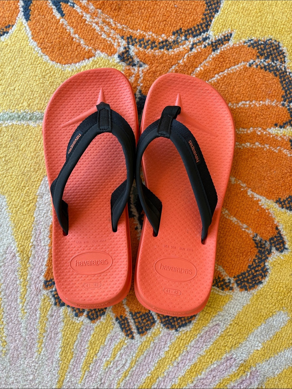 Havaianas MENS Size 9/10 Orange Flip Flops with Black Straps